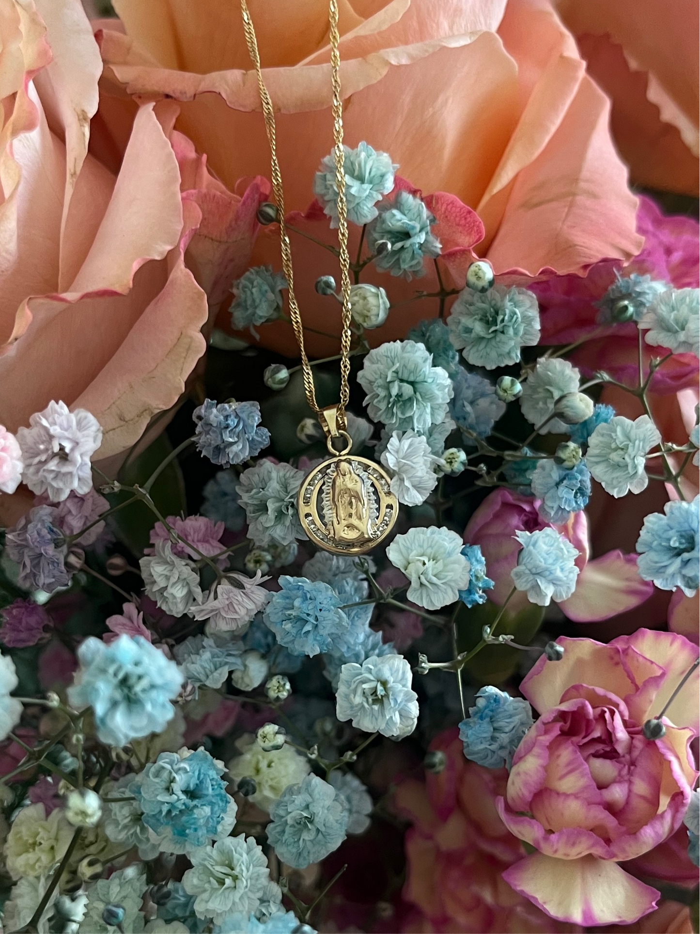 14k Circular Diamond Virgen Charm